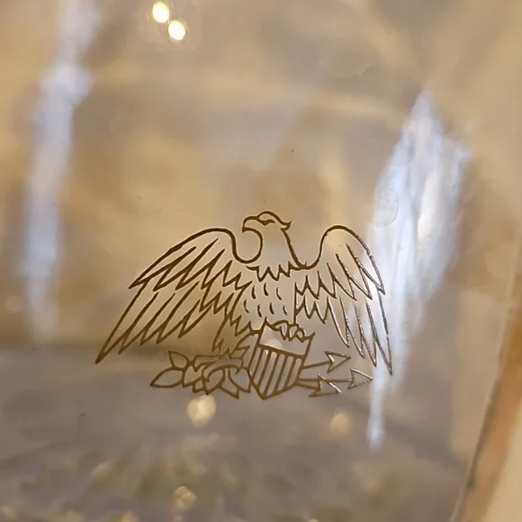 Vintage 1970 Log Cabin Glass Syrup Dispenser Pitcher Gold Eagle Design - Picture 4 of 5